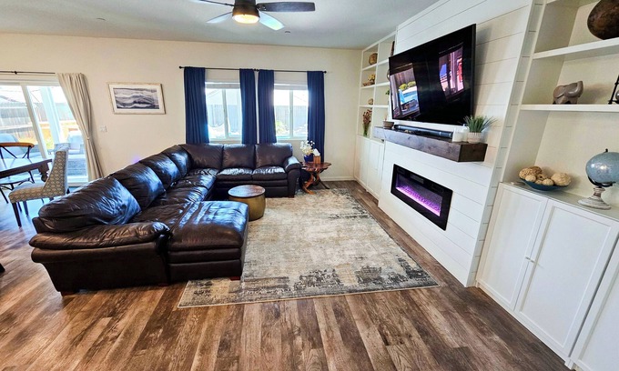 Roseville Casa | Modern 3-bedroom house w/ solar heated saltwater pool + workspace