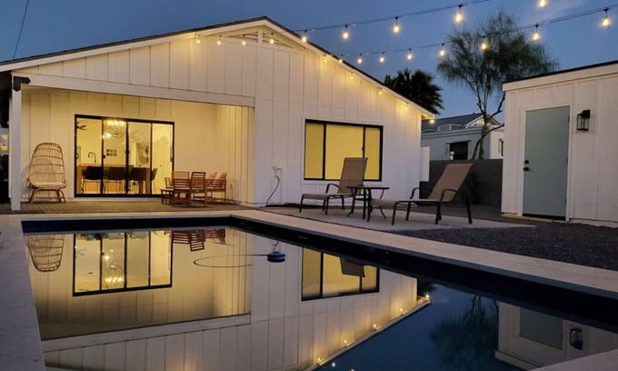 Coronado Casa | Modern 3Bedroom |Central PHx | HeatedPool