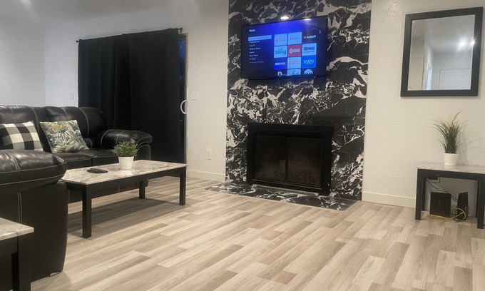 Midway City Casa | Modern 4 BD/2BA close to Disneyland and beach. BBQ