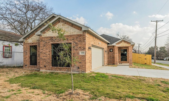 Cedar Crest Casa | Modern 4 Bed - By Dallas Zoo & Reunion Tower