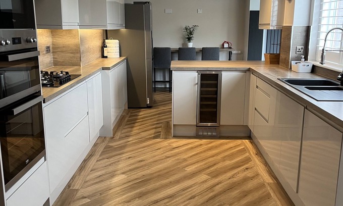 Lee-on-the-Solent Casa | Seaside Stays - Modern 4 bedroom home with sea views