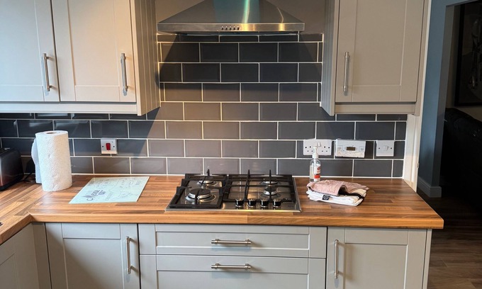 Ely Casa | Modern 4 Bedroom Detached House in Cardiff