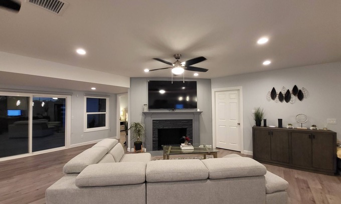 Tustin Casa | Modern 4 Bedroom Home - 15 mins from Disneyland