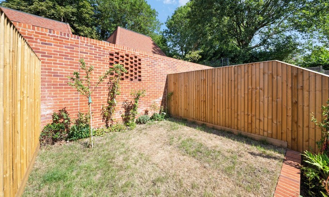 Coulsdon West Apartamento | Modern 4BR Home, Ideal for Long Stays & Relocation