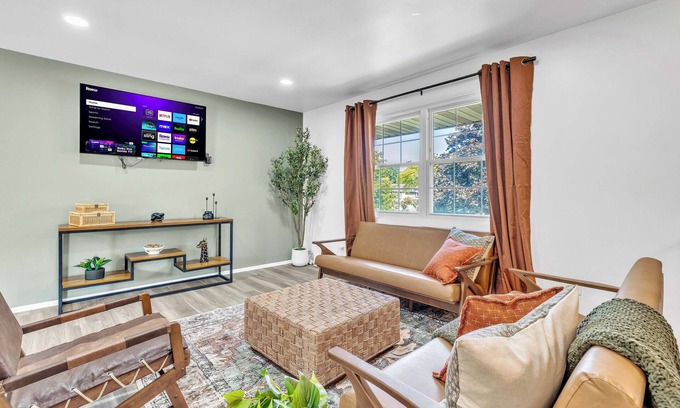 Forestview Casa | Modern 4BR Home Near Chicago Sleeps 10 Pets OK