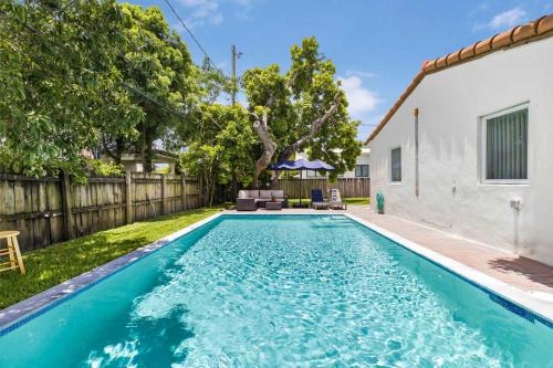 Coral Way Casa | Modern 4BR Retreat with Private Pool - Near Brickell