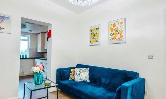 Cantelowes Apartamento | Modern 5-Bedroom Apartment in Prime Location