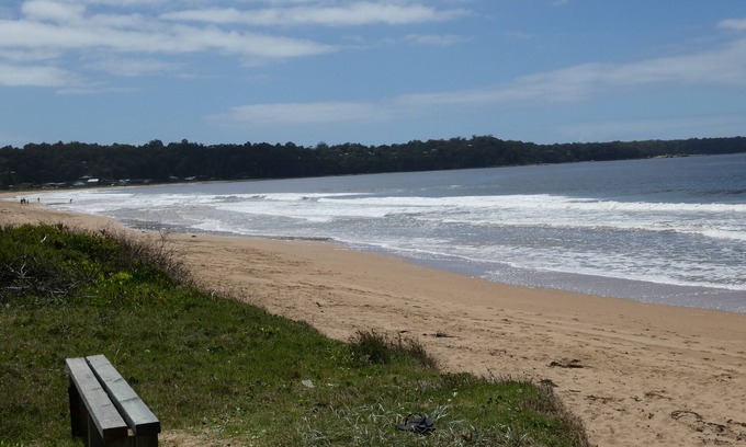 Long Beach Villa | Modern 5brm Beachfront Bliss - Fur babies welcome - foot steps to golden sands