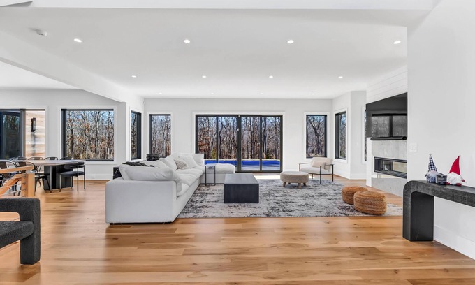 Village of East Hampton Casa | MODERN 6 BEDROOM HAMPTONS OASIS