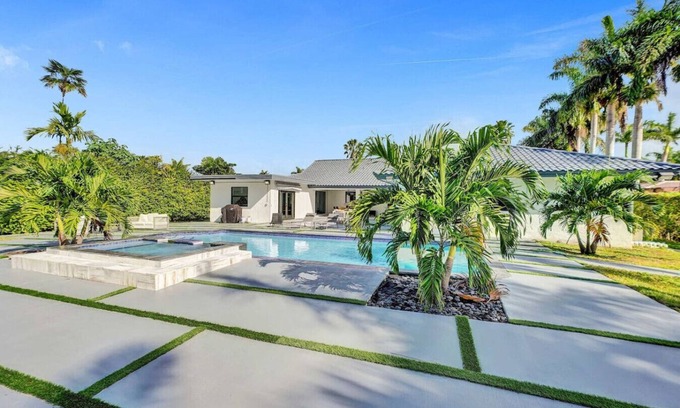 Ludlam Casa | Modern 6BR Oasis w/Pool, BBQ & Games for All Ages