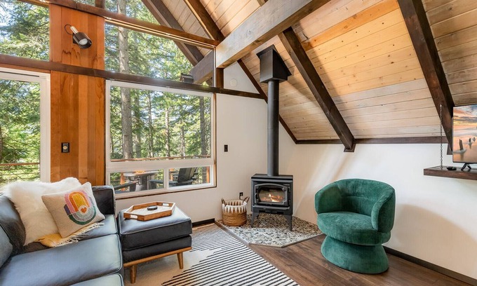 Cle Elum Cabina | Modern a-frame cabin near Roslyn w/ hot tub