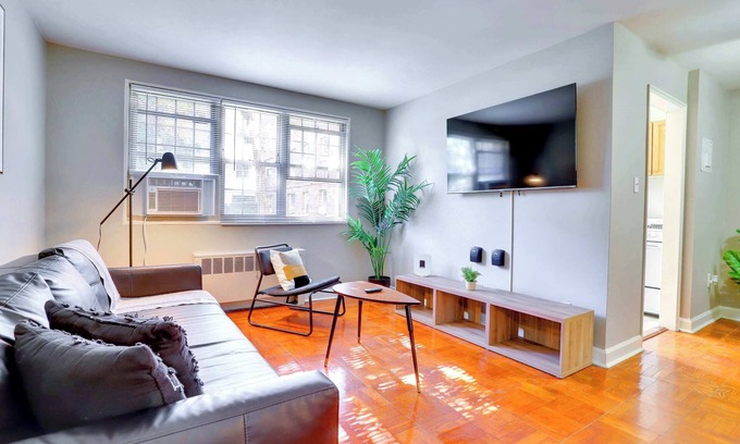 Jefferson Manor Apartamento | Modern Alexandria Apt w/ Gym