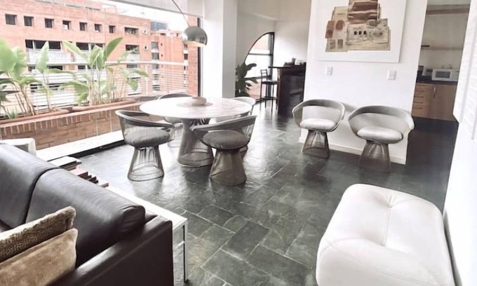 Chacao Apartamento | Modern and Bright PH in Campo Alegre