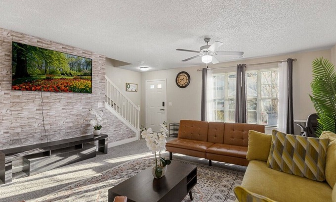 Sans Souci Casa | Modern and Comfy 3BR 2Bath Townhome, near Greenville Downtown