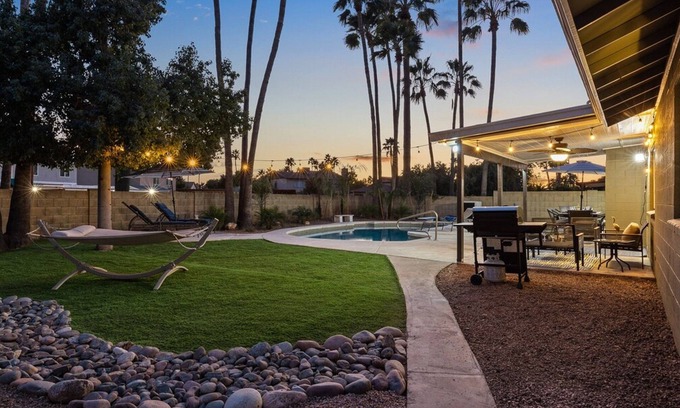 Paradise Valley Village Cabaña | Modern and Stylish Remodeled 4 Bdrm w/ HTD Pool!