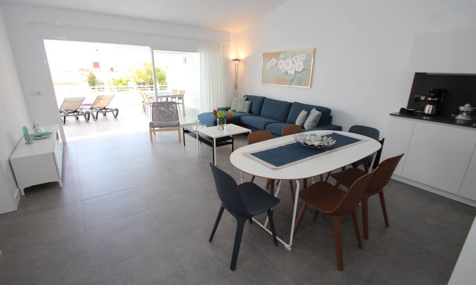 San Eugenio Apartamento | Apartamento moderno, ubicación central, a 350 m de la playa, piscina comunitaria
