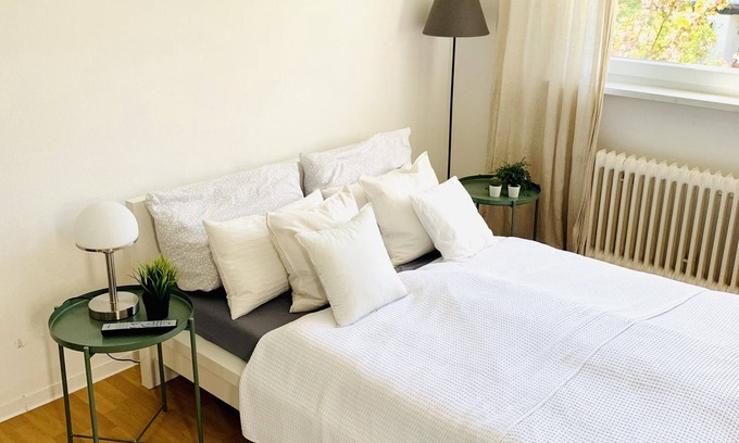 Homburg Apartamento | Apartamento moderno debajo del Hospital Universitario de Homburg * baño y cocina renovados *