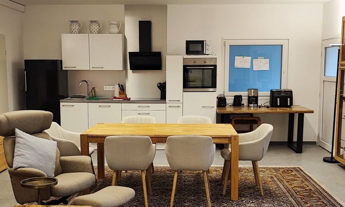 Veitshoechheim Apartamento | Modern apartment (123m²) near Würzburg with WLAN parking lot Grill+ 75 inch TV