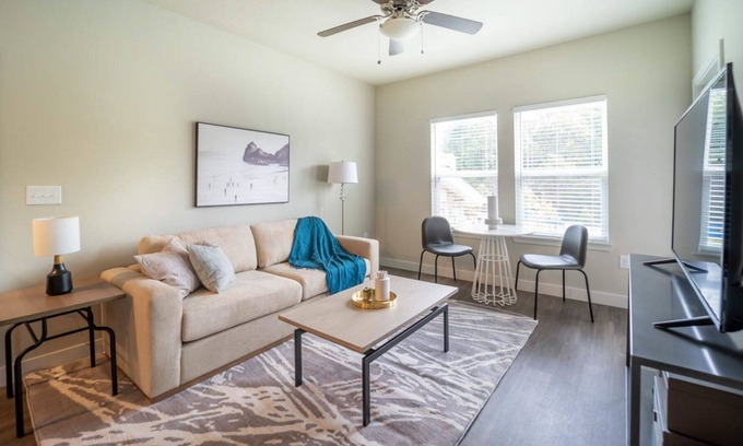 Powdersville Apartamento | Modern Apartment in Prime Location (ID7896X37)