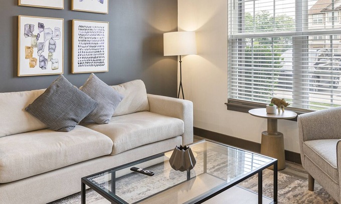 Middletown Apartamento | Modern Apartment in Prime Location (ID8320X88)