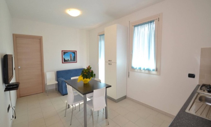 Rosapineta Apartamento | Apartamento moderno con balcón en Rosolina Mare
