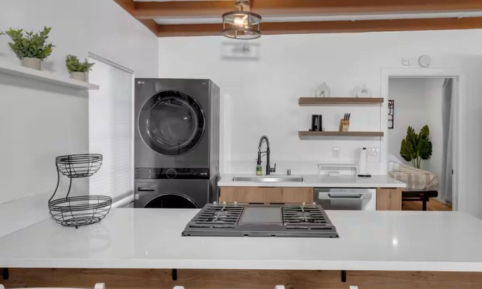 North Long Beach Apartamento | Modern Apartment Near Disneyland - Free Parking