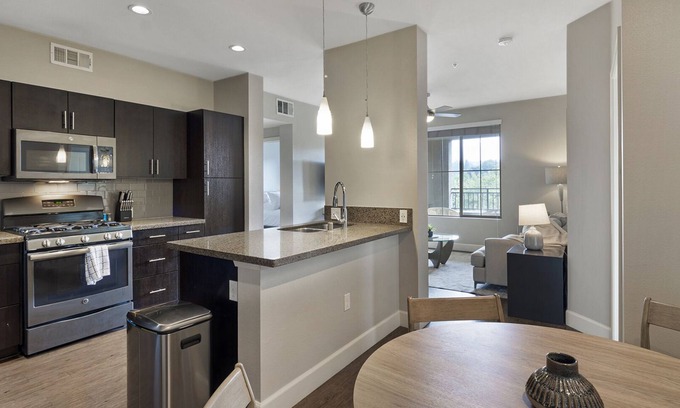 Mission Viejo Apartamento | Modern Apartment in Prime Location (ID4415X85)