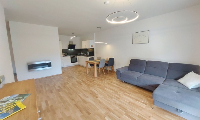 Oeblarn Apartamento | Modern apartment with mountain views and wellness facilities in Öblarn – child-