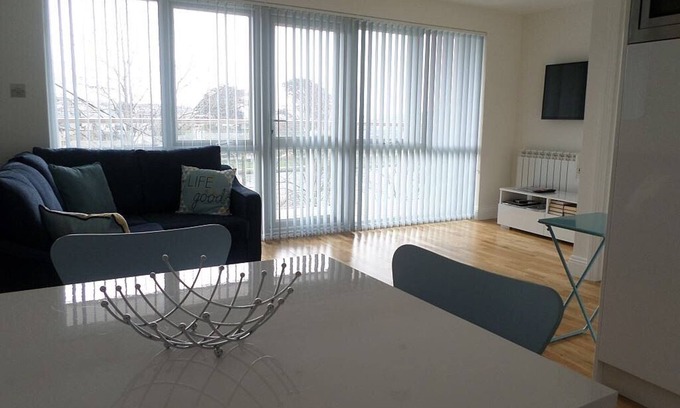 Newquay Apartamento | Apartamento moderno con impresionantes vistas del lago Boating.