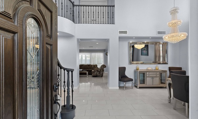 Spring Valley Casa | Modern beauty in Las Vegas with Pool