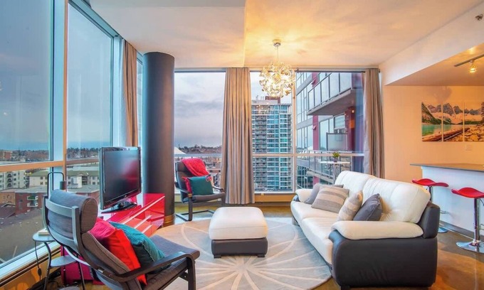 Beltline Apartamento | Modern Beltline Escape Sky-High Views DT Views