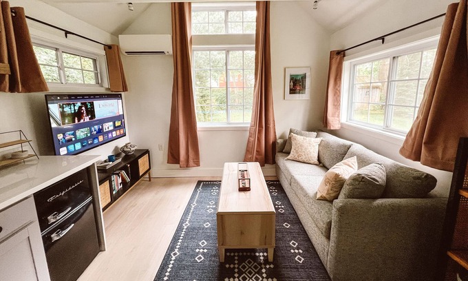 Brunswick Apartamento | Modern Brunswick Cottage near Bowdoin & Downtown