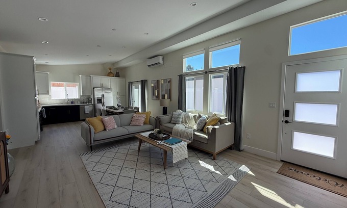 Mission Hills Casa | Modern Butterfly Roof 3 Bedroom 2 Bathroom - Huge Master - Pet Welcome!