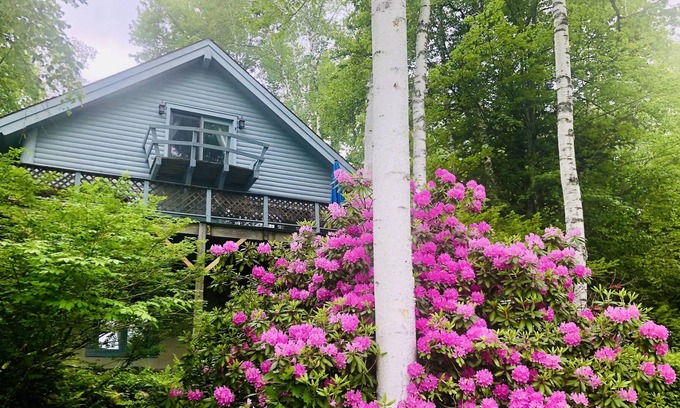 Warrensburg Cabina | Modern cabin w/ heated pool near Lake George