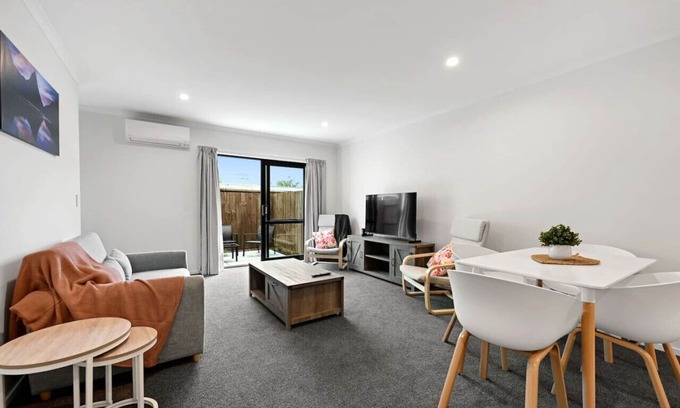 Frankton Apartamento | Modern & Central - Close to Hospital & Lake Walks