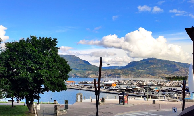 Kelowna Central Business District Apartamento | Modern Chic Waterfront Retreat in the Heart of Downtown Kelowna