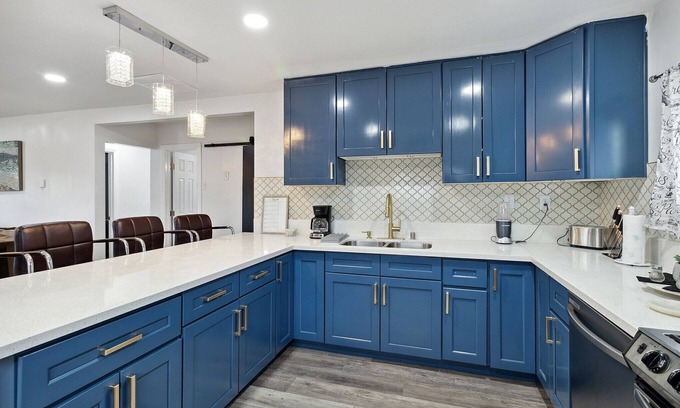 Palmdale Casa | Modern City Ranch Family Home Access by Dirt Road