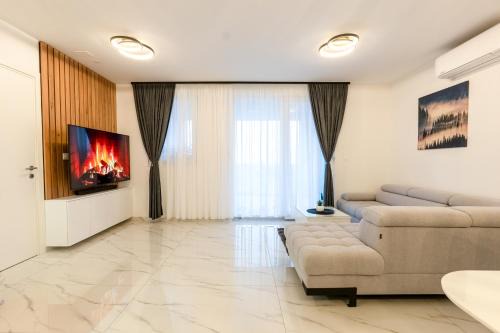 Mejasi Apartamento | Modern Cityscape 2-Bedroom Terrace apartment