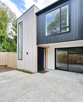 Phillipstown Casa | Modern Comfort 2BR Townhouse Near CBD - Christchurch Holiday Homes