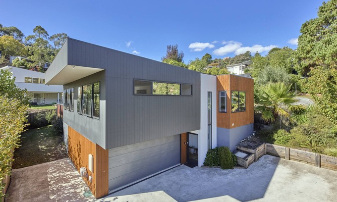 West Launceston Casa | Modern Comfort Meets Natural Beauty – A Perfect Getaway!