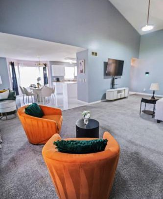 Afton Casa | Modern Comfort Loves Park - Stylish 3BR Getaway