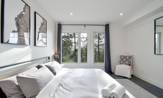 Huntsville Condominio | Modern Condo. Forest and Lake Views. Pet Friendly. 5 mins from beach and slopes!