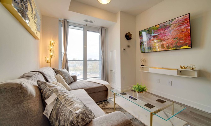 Mount Hope Huron Park Condominio | Modern Condo in Central KW w/ gym