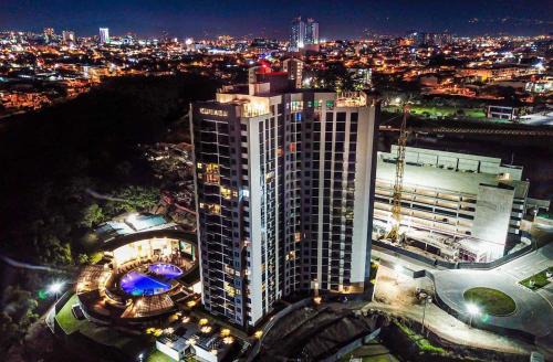San José Apartamento | Modern Condo in Núcleo La Sabana with Pool