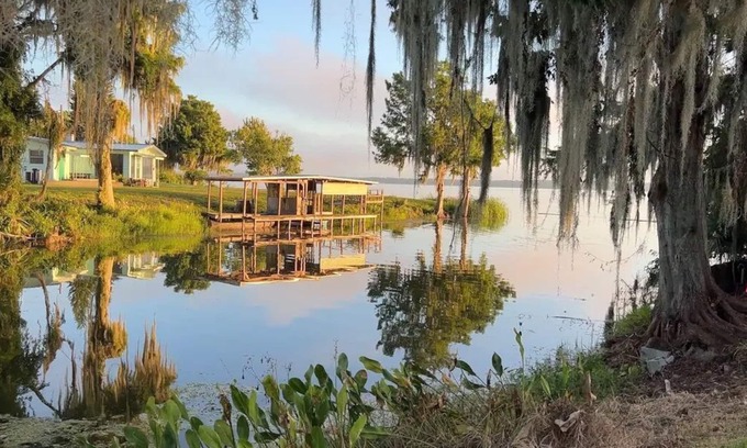 Lake Panasoffkee Casa | Conveniencias modernas con el antiguo encanto de Florida