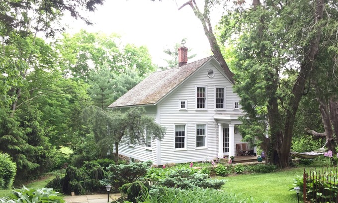 Marble Dale Casa | ¡Vida de campo moderna en su máxima expresión! 1782 casa remodelada con casa de huéspedes y piscina