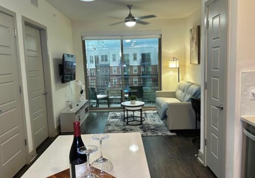 Frisco Square Apartamento | Modern & Cozy Apt with pool in prime location