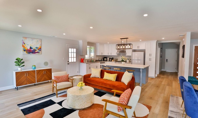Southeast Anaheim Casa | Modern Cozy Family Vacation Home with yard and fireplace