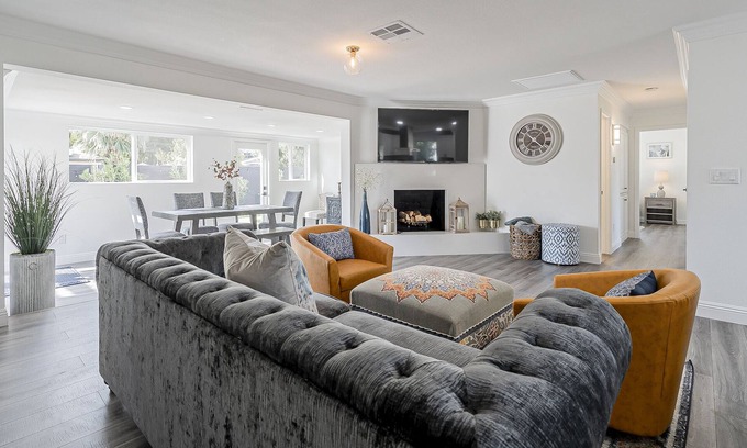 Peaceful Valley Casa | Modern & cozy home | Walk to Old Town & Stadium!