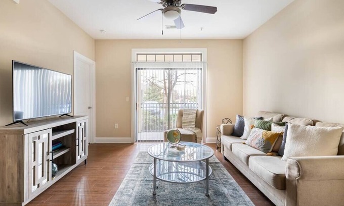 Forest Acres Apartamento | Modern & Cozy2BR Near Ft Jackson